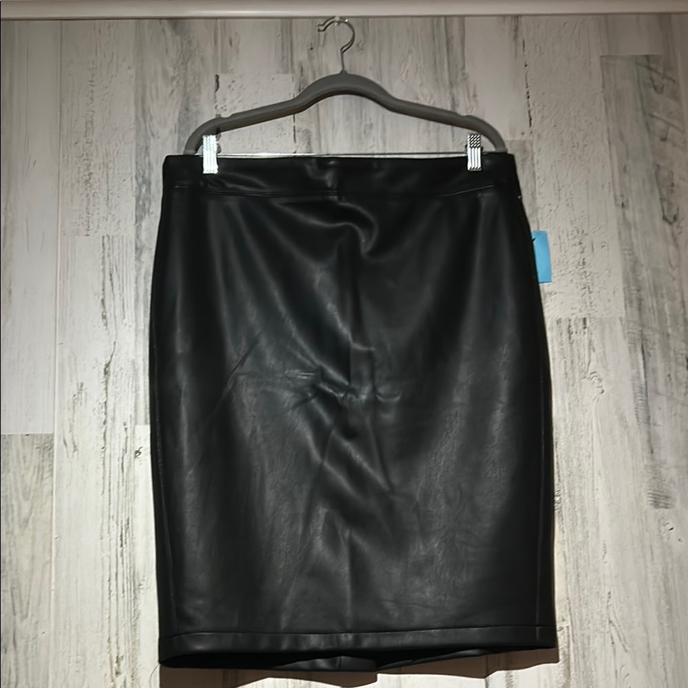 Elegant Black Leather Skirt